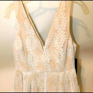 Gorgeous NWT Lovelulus Lace Overlay Dress Size Med